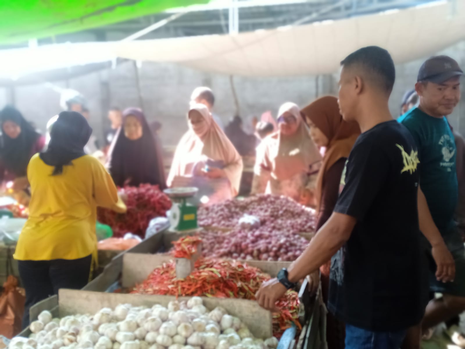 Informasi Harga Kebutuhan Pokok dan Bahan Strategis Pasar Malonda Kabupaten Donggala Sulawesi Tengah Tanggal, 19-06-2026