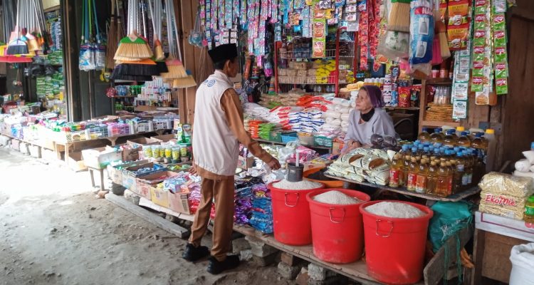 Harga Kebutuhan Pokok di Pasar Malonda Donggala Berfluktuasi, Tomat dan Beras Naik, Cabai serta Bawang Merah Turun