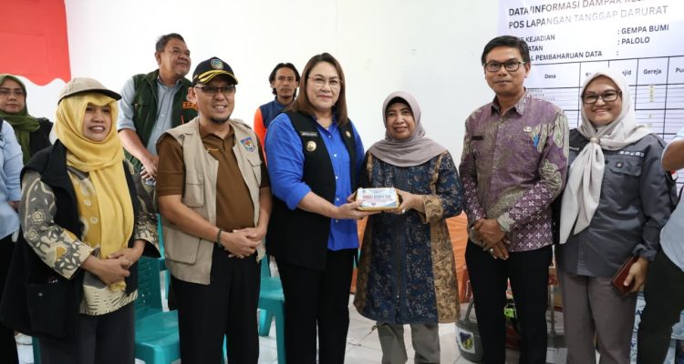 Donggala Ulurkan Tangan untuk Sigi, Bupati Vera Pimpin Langsung Penyaluran Bantuan Korban Gempa