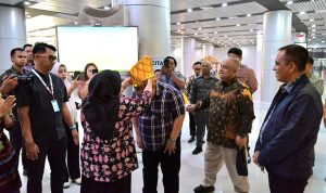 Prosesi Adat Kaili Sambut Kedatangan BPK RI di Palu