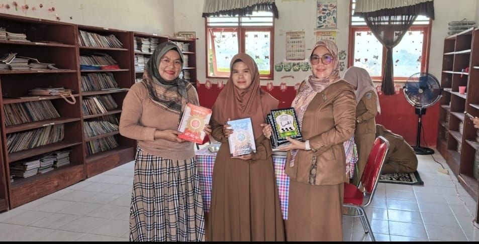 Perkuat Pendidikan Agama Sejak Dini, Mitra MBG Salurkan Bantuan ke SD di Banawa