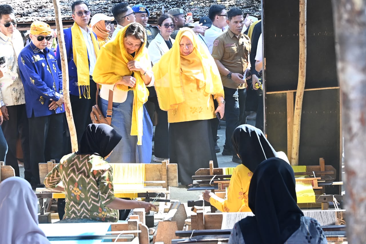 Tenun Donggala Siap Mendunia, Wagub Sulteng Dorong Regenerasi Penenun Lewat Jurusan Khusus di SMK