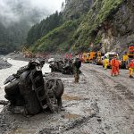 Longsor Dahsyat Lumpuhkan Gyirong, Kendaraan Ringsek dan Jalur Perbatasan China-Nepal Terputus