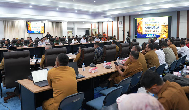 Karhutla Mengganas di Tengah Kekeringan, Gubernur Anwar Hafid Perintahkan Penanganan Lebih Masif