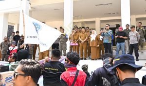 Tuntutan 22 Buruh PT NNI Menggema di Kantor Gubernur, Wagub Reny Turun Tangan
