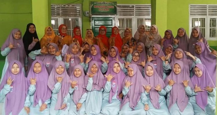 Tak Sekadar Berbagi Sembako, HWK Sumbar Tanamkan Warisan Adat Minangkabau pada Anak Panti Asuhan Al-Falah