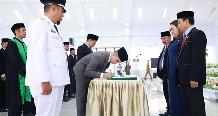 Lantik 50 Pejabat, Bupati Donggala Sentil Birokrasi: Kedekatan Bukan Jaminan, Kinerja Jadi Ukuran