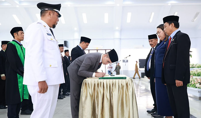 Lantik 50 Pejabat, Bupati Donggala Sentil Birokrasi: Kedekatan Bukan Jaminan, Kinerja Jadi Ukuran